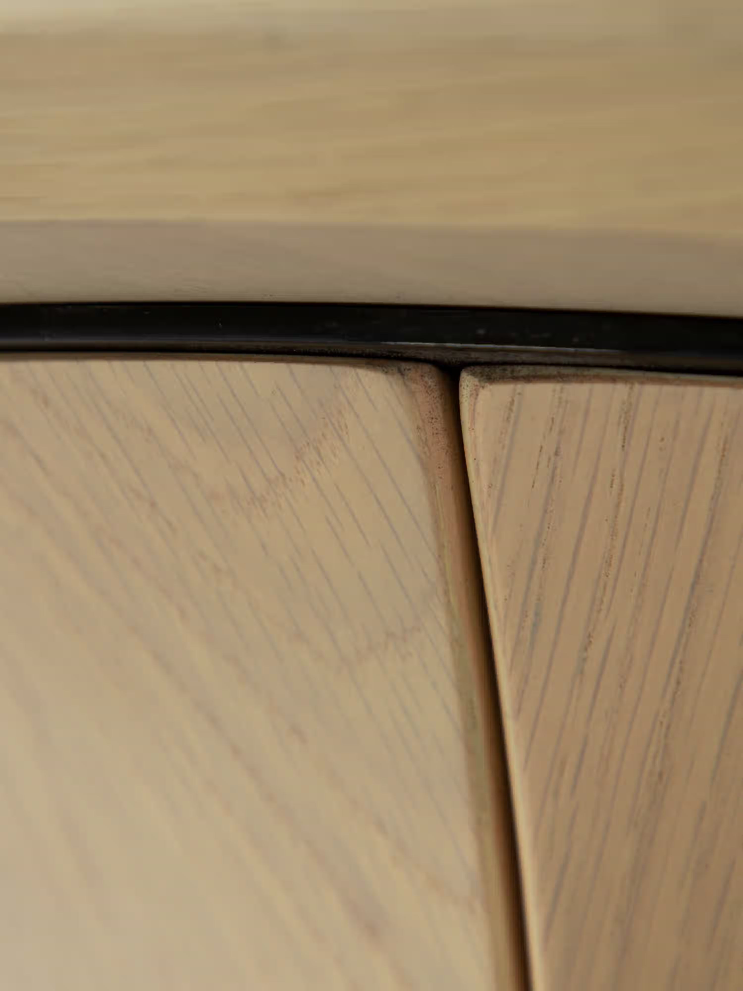 ROOT round side table in wood - sculptural design in walnut or light oak Ø60 cm