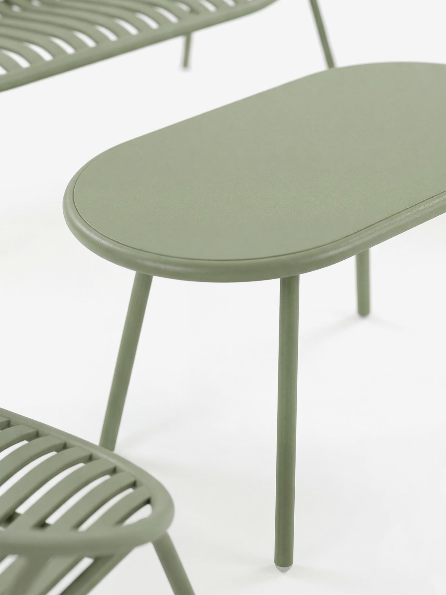 Saly conjunto de exterior verde de polipropileno con estructura de metal - 2 sillones, sofá y mesita
