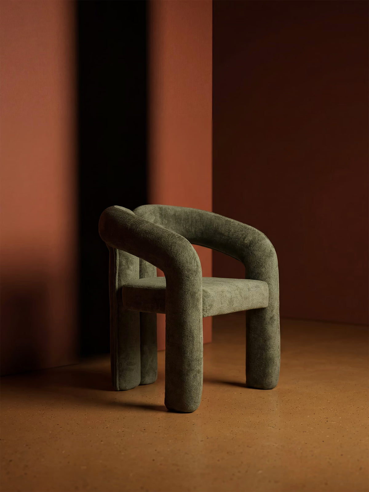 Sibilla Sedia di design imbottita completamente in tessuto con struttura rivestita e forma ad arco