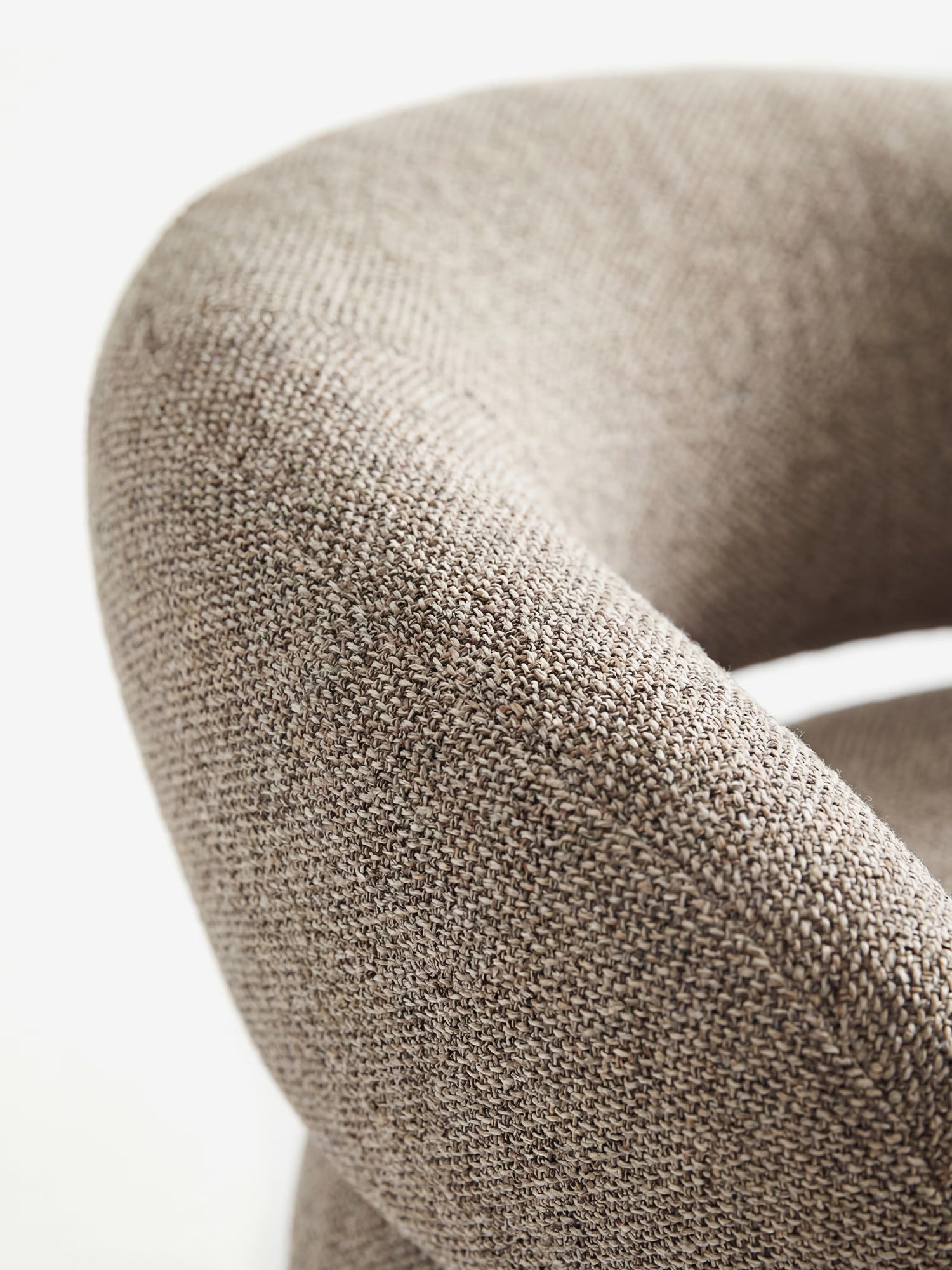 Sion Poltrona lounge in tessuto color sabbia FSC® 100%