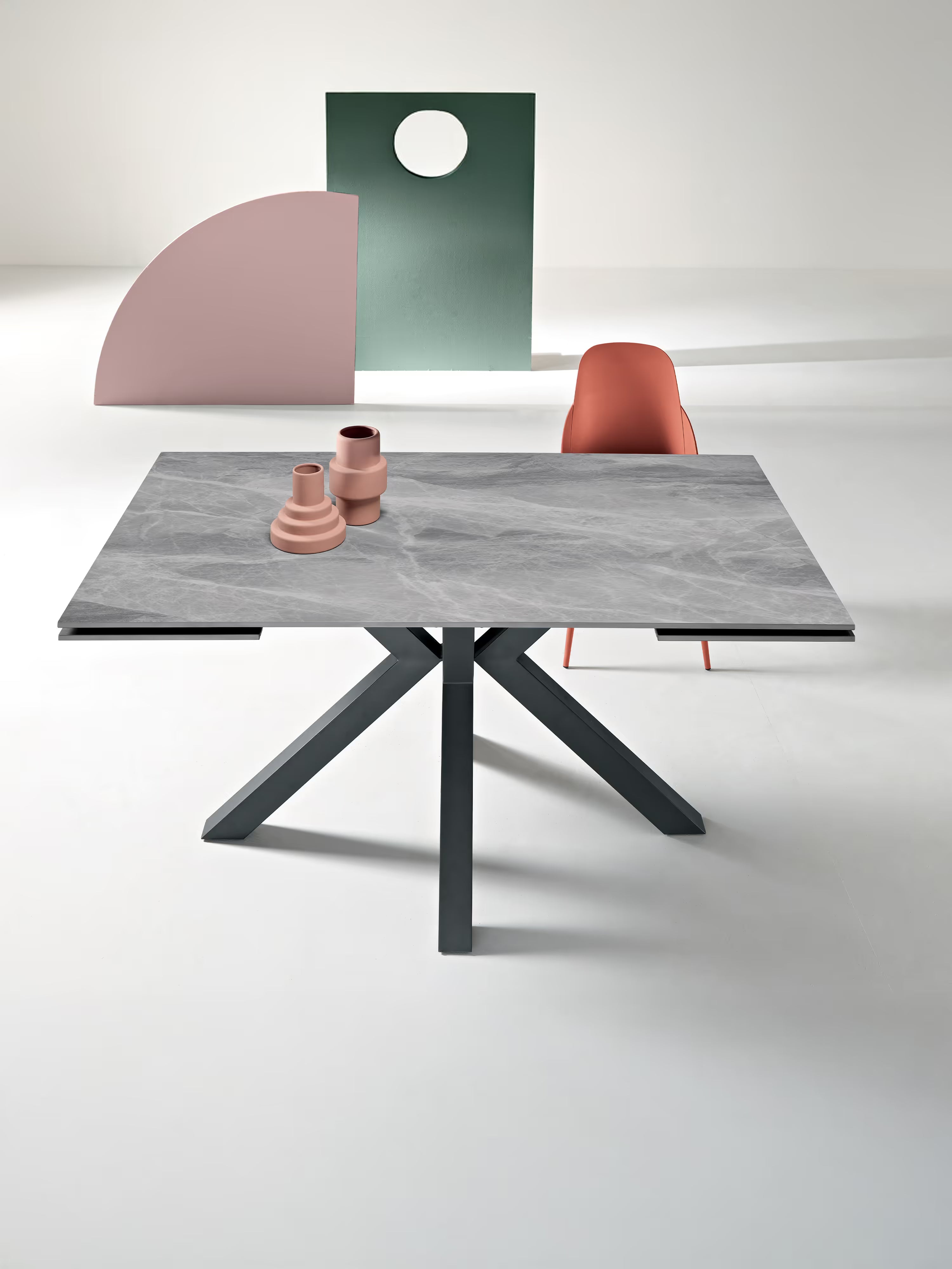 Sky Mesa extensible de piedra efecto mármol gris – base de metal 160 (240) x 91 cm