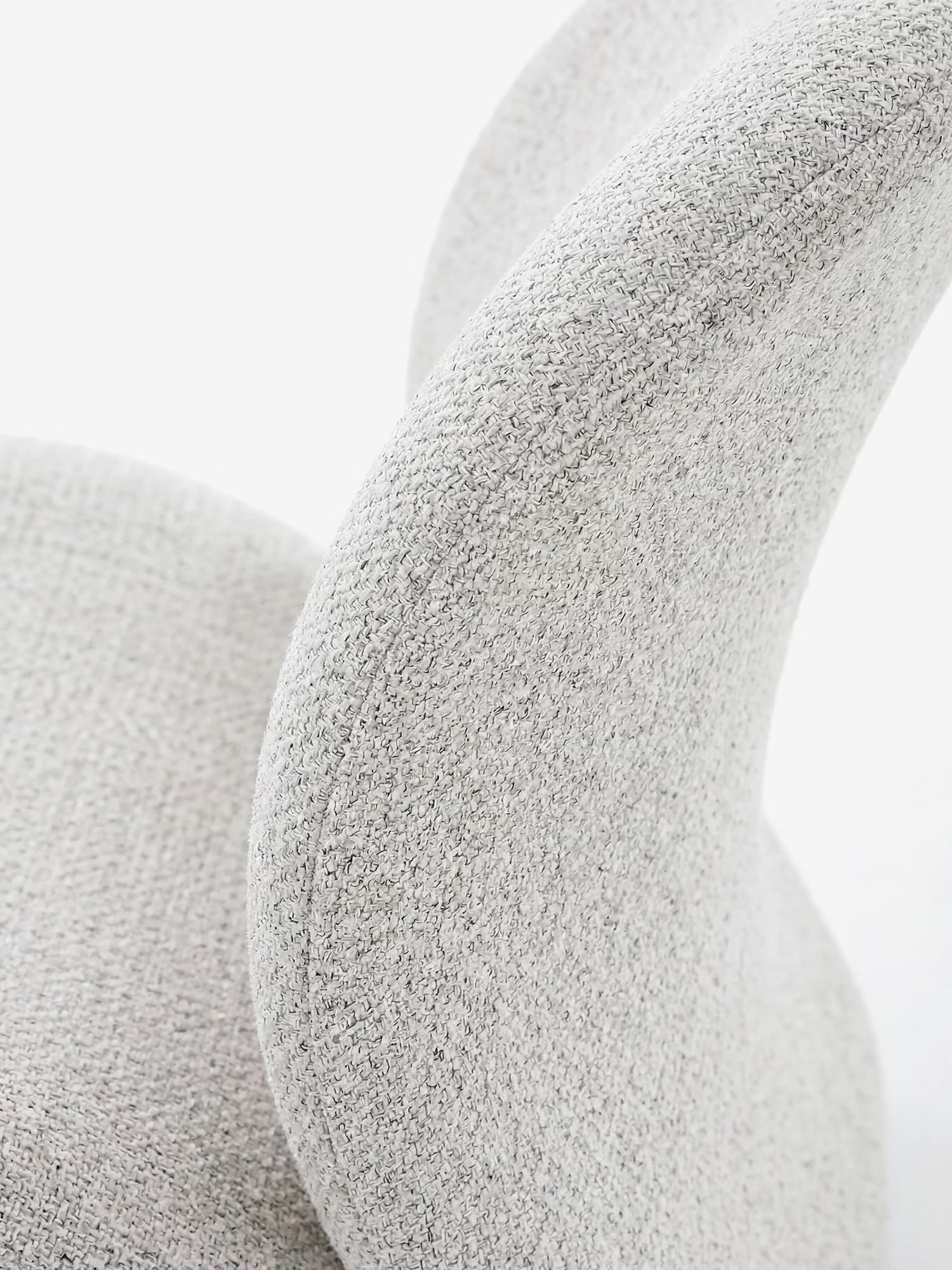 Sofia Poltrona lounge FSC® 100% in tessuto misto cotone panna - design minimale e scultoreo