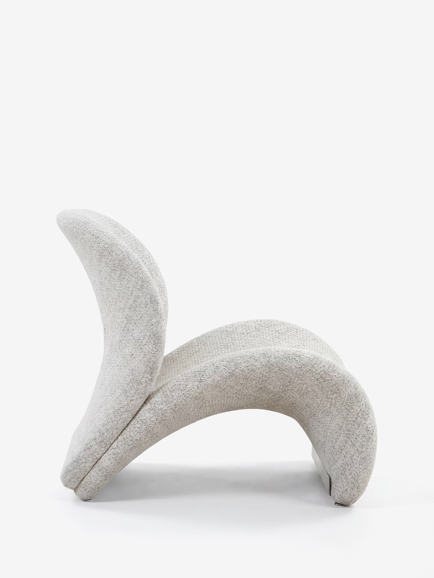 Sofia Poltrona lounge FSC® 100% in tessuto misto cotone panna - design minimale e scultoreo