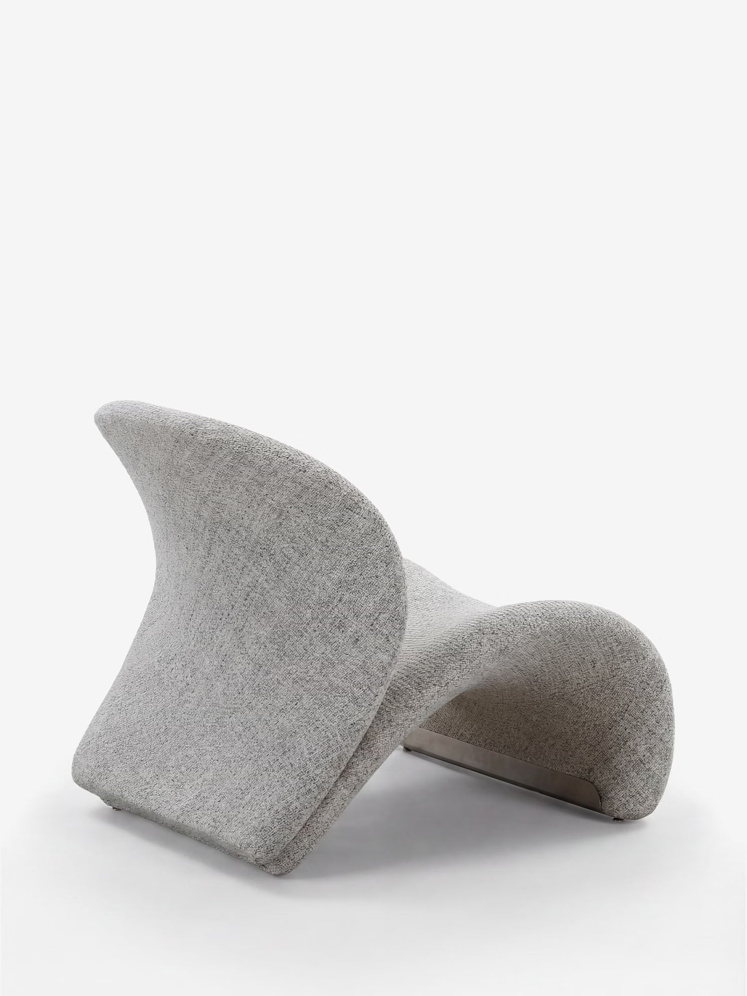 Sofia Poltrona lounge FSC® 100% in tessuto misto cotone panna - design minimale e scultoreo