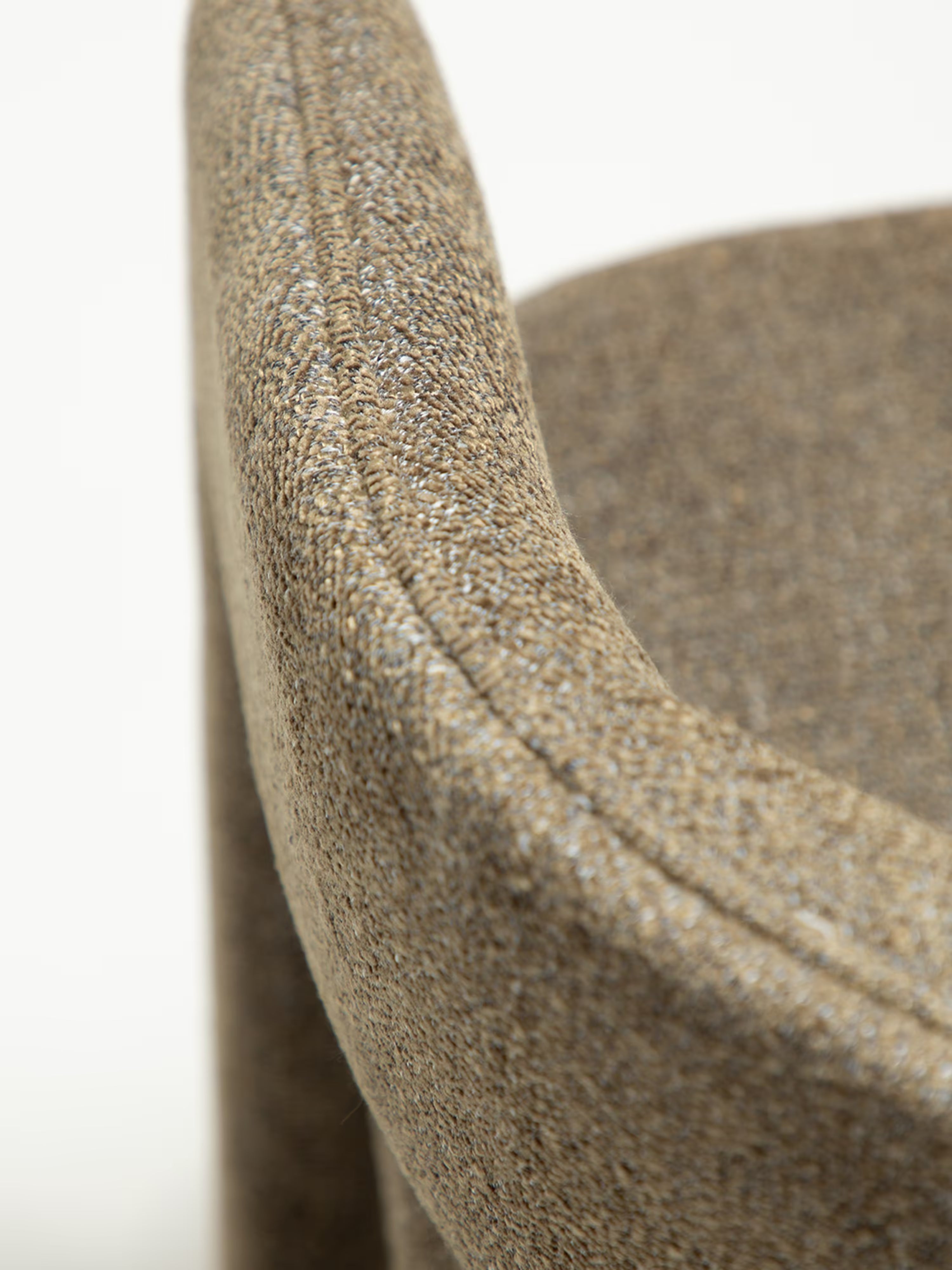 Splendor chaise en tissu certifié Oeko-tex - Bouclé de Charme & Confort Enveloppant