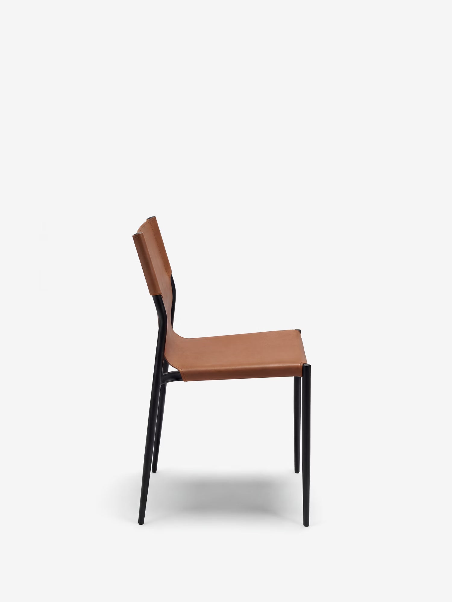 Sveva sedia di design in similcuoio con struttura in metallo nero