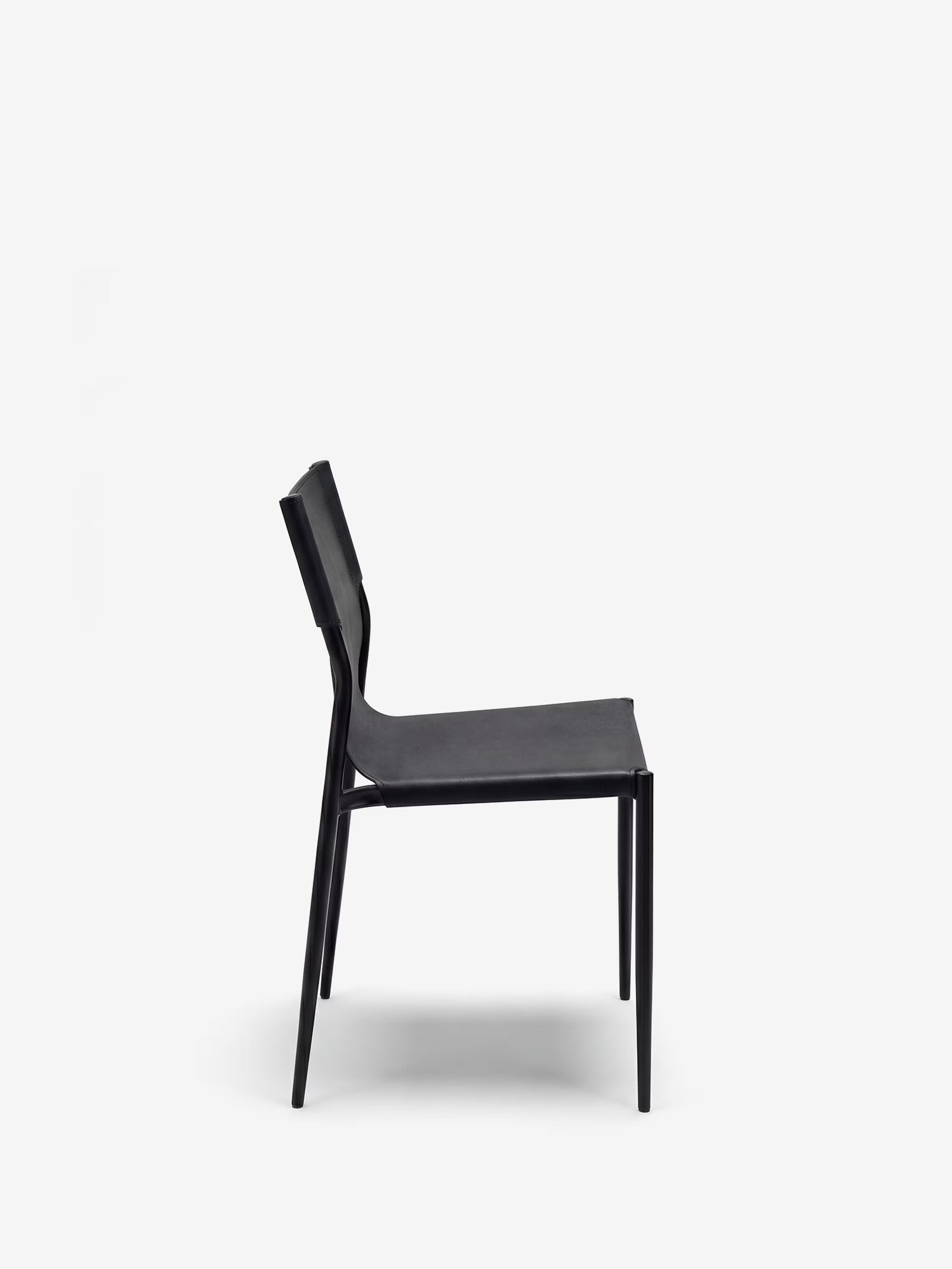 Sveva sedia di design in similcuoio con struttura in metallo nero