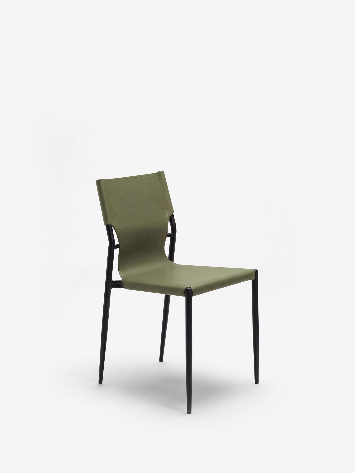 Sveva sedia di design in similcuoio con struttura in metallo nero