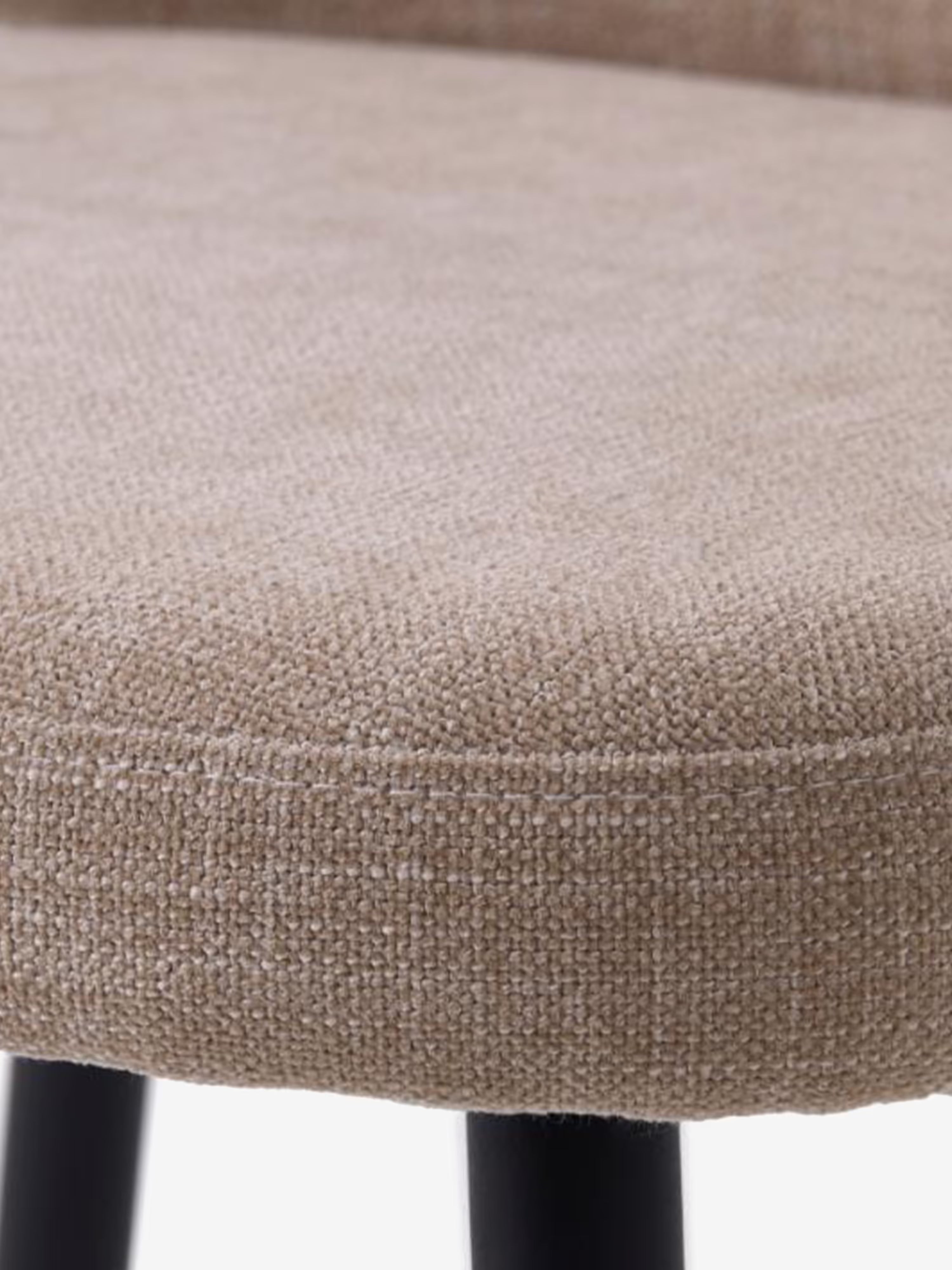 Swan Chaise rembourrée en tissu effet velours côtelé avec pieds noirs en métal