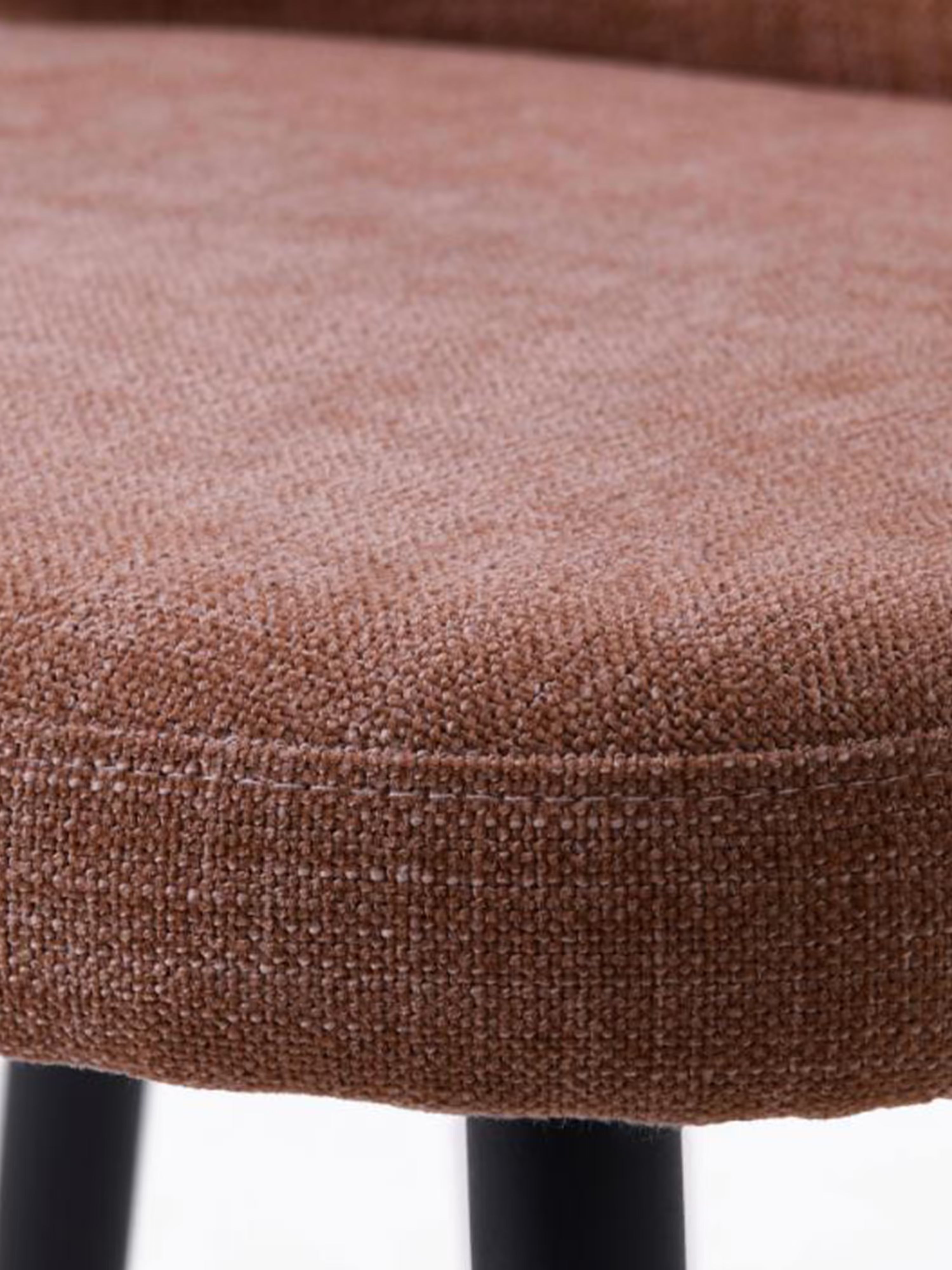 Swan Chaise rembourrée en tissu effet velours côtelé avec pieds noirs en métal