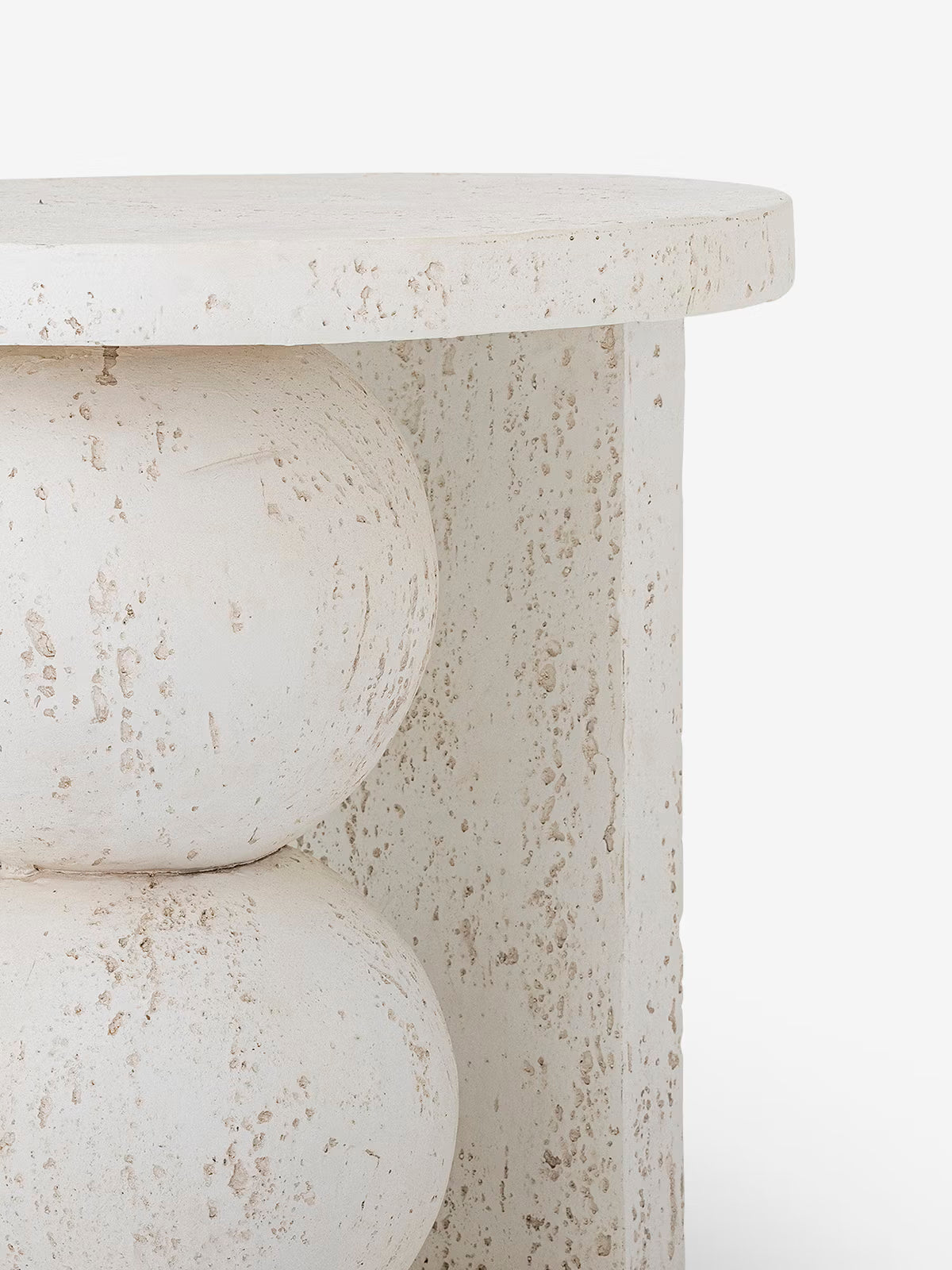 Tally Round side table Ø46 cm in resin with travertine effect - textured and refined design