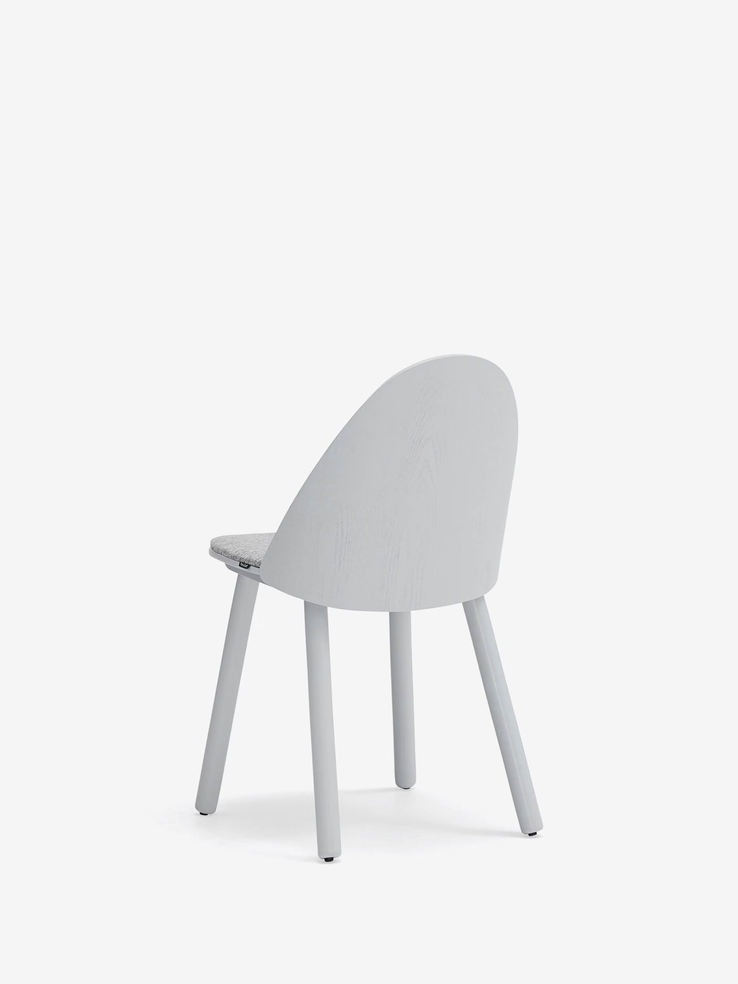 Uma Chaise en frêne et bois massif avec assise rembourrée en tissu