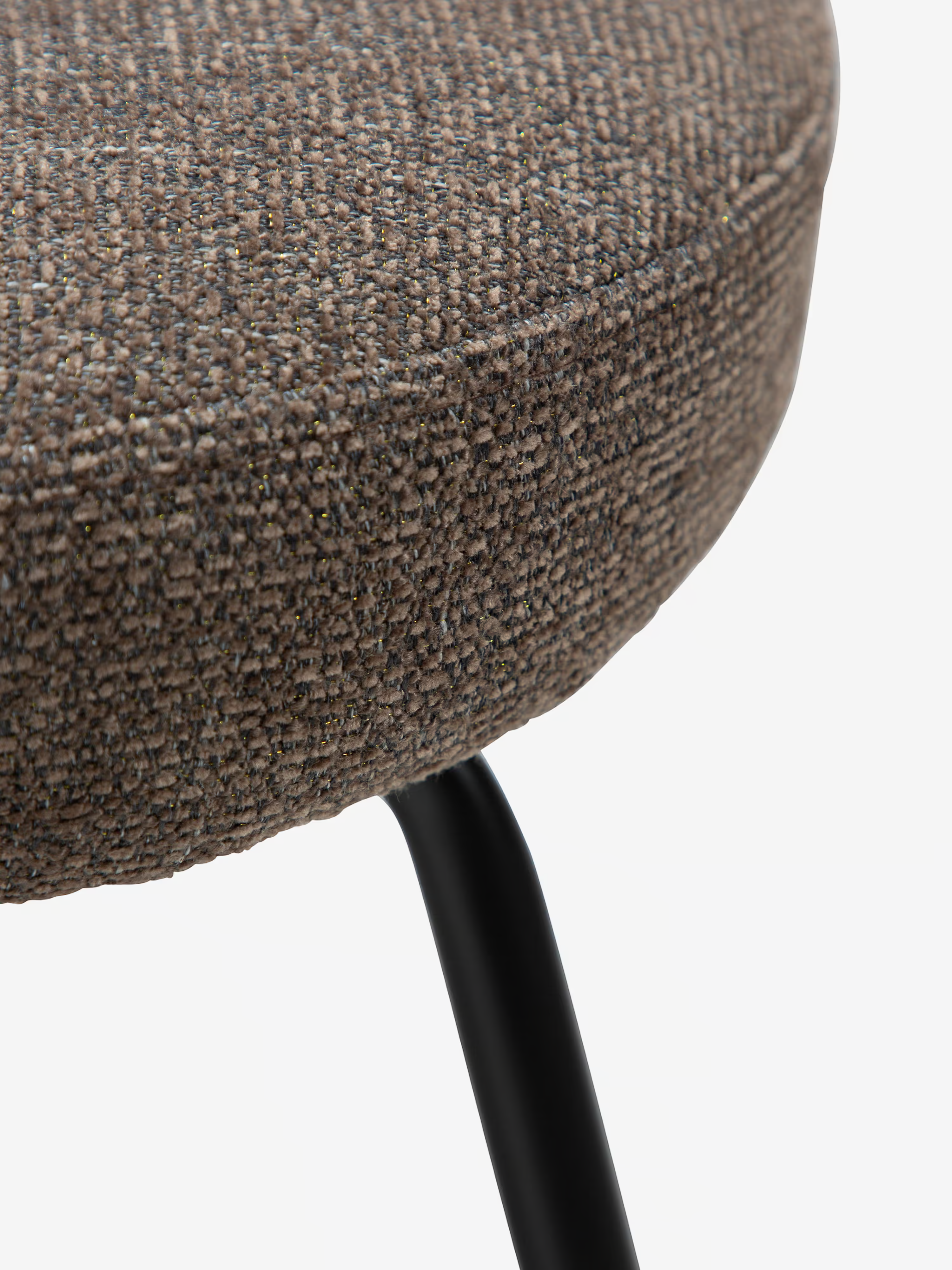 Utopia chaise avec dossier haut en bouclé et pieds en métal