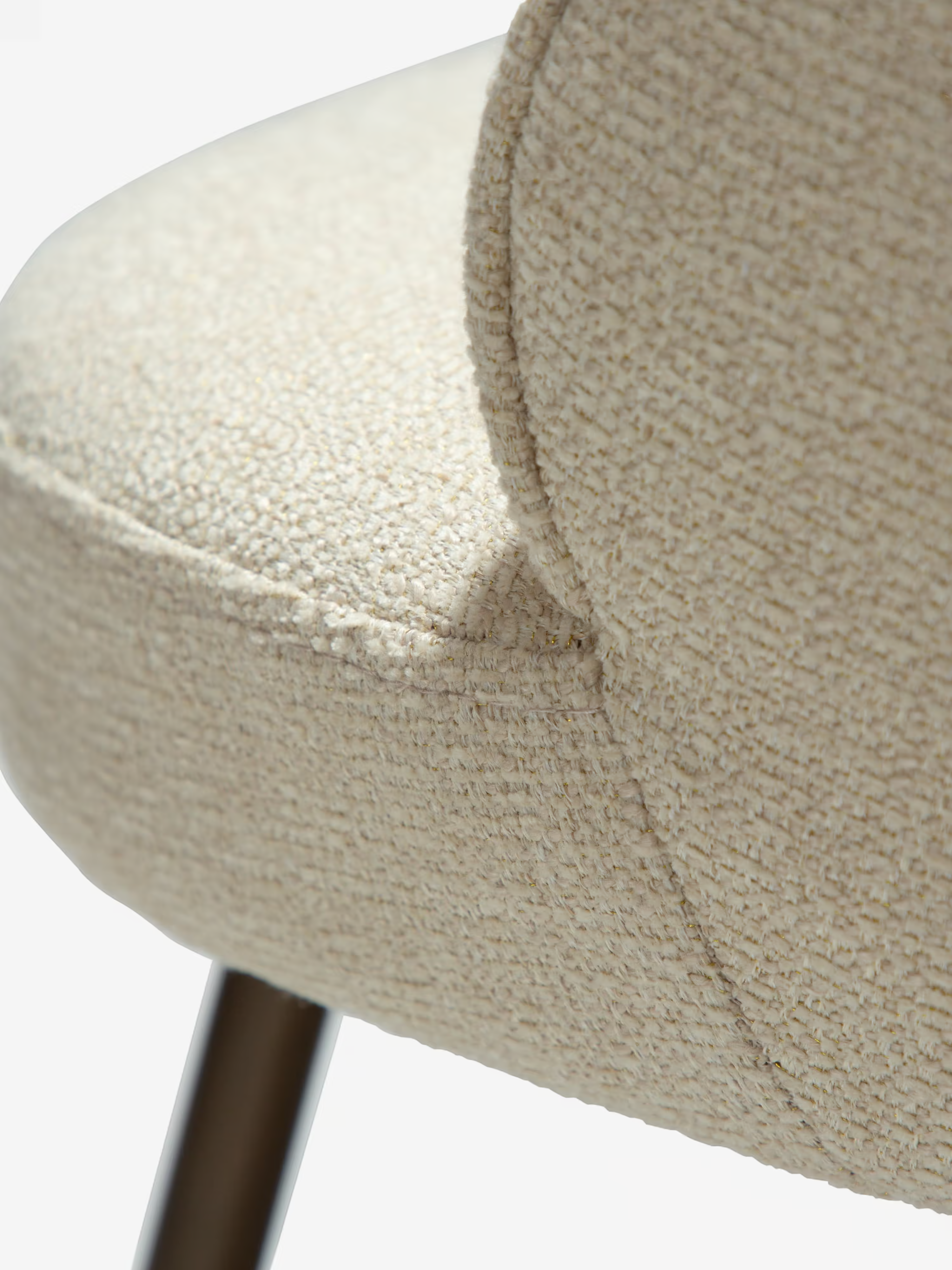 Utopia chaise avec dossier haut en bouclé et pieds en métal