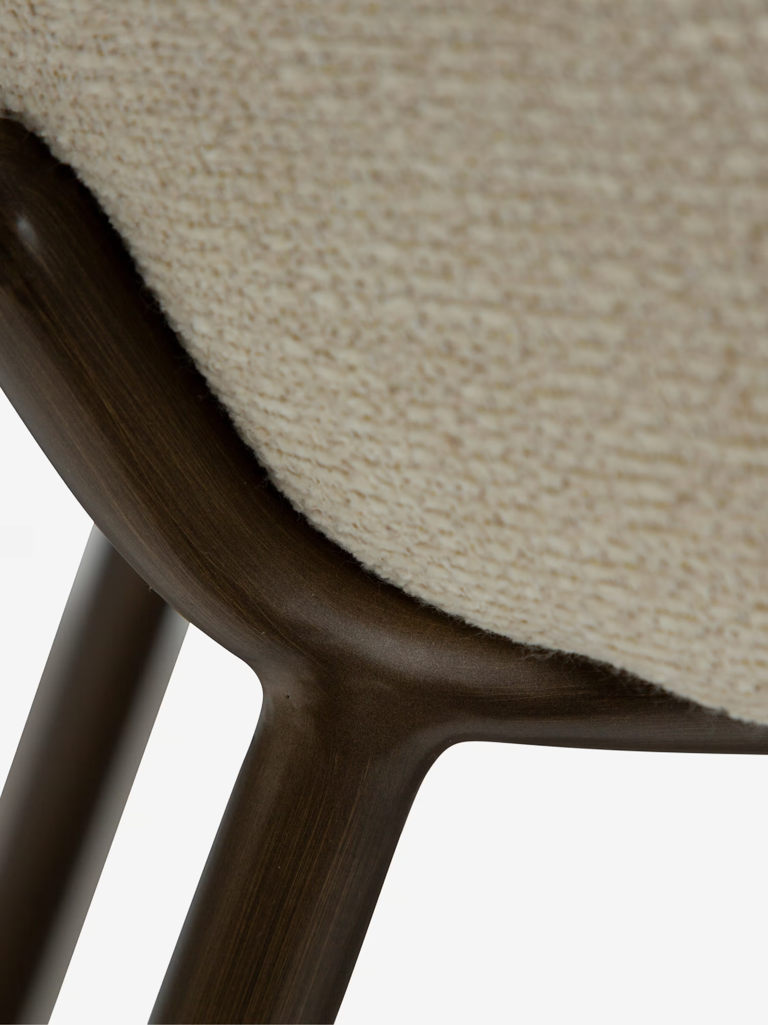 Utopia chaise avec dossier haut en bouclé et pieds en métal