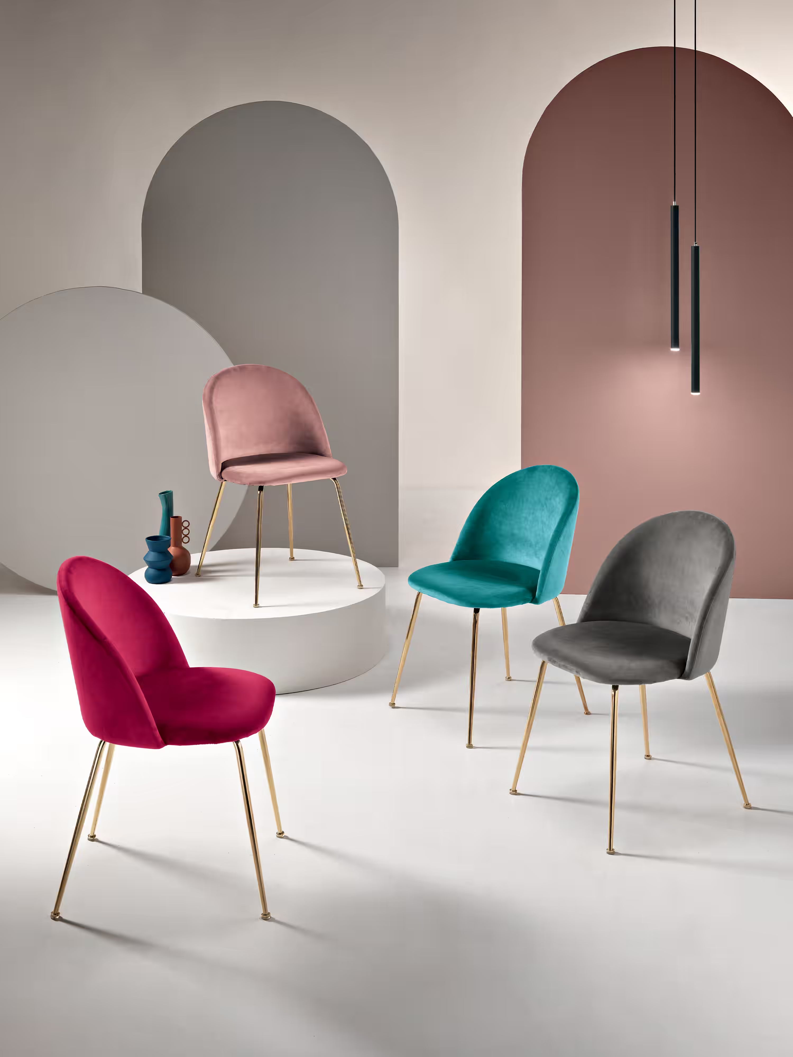 Venezia chaise en velours gris foncé avec pieds en métal doré
