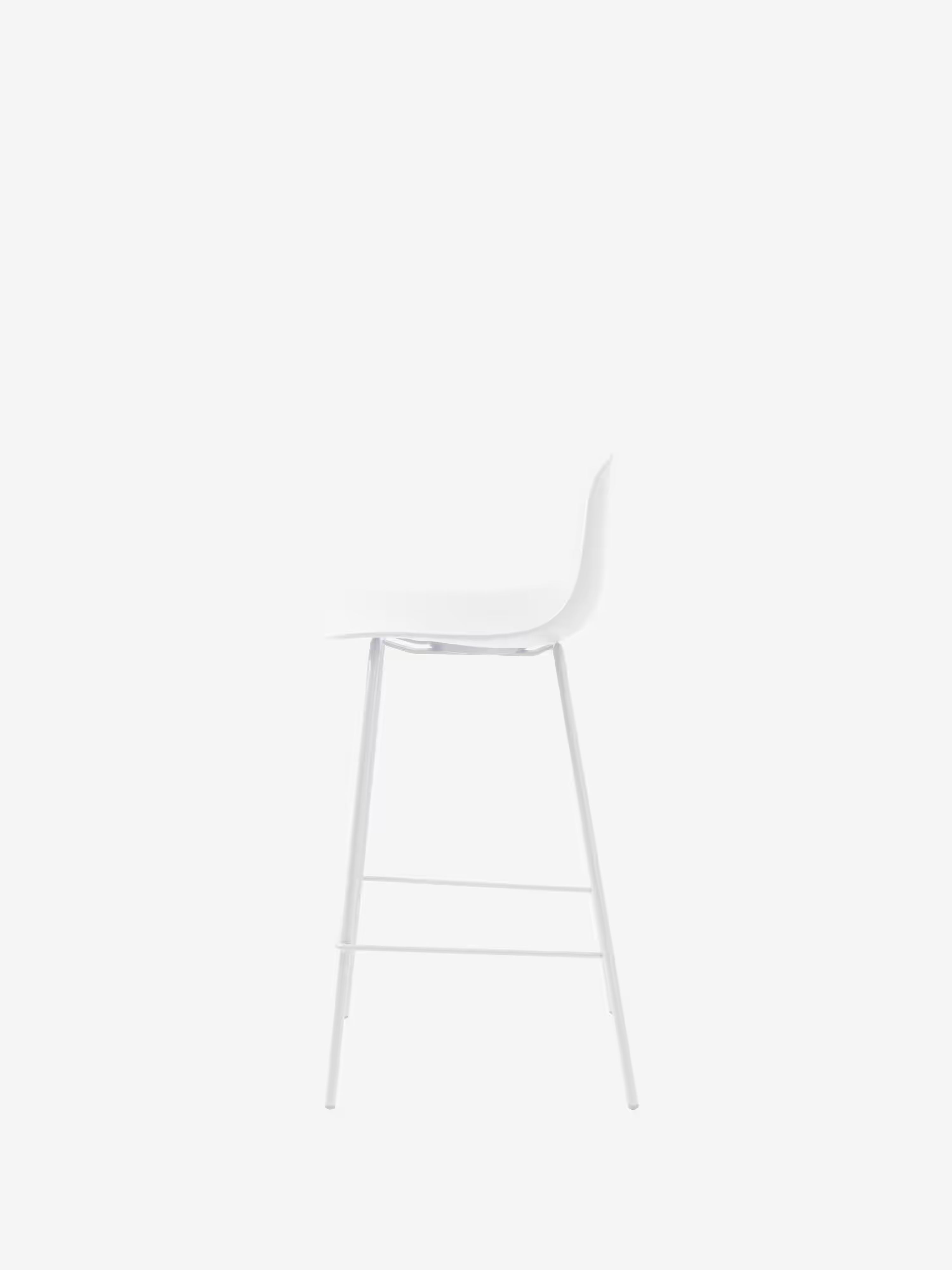 Whitby Tabouret en polypropylène avec pieds en métal coordonnés - design moderne