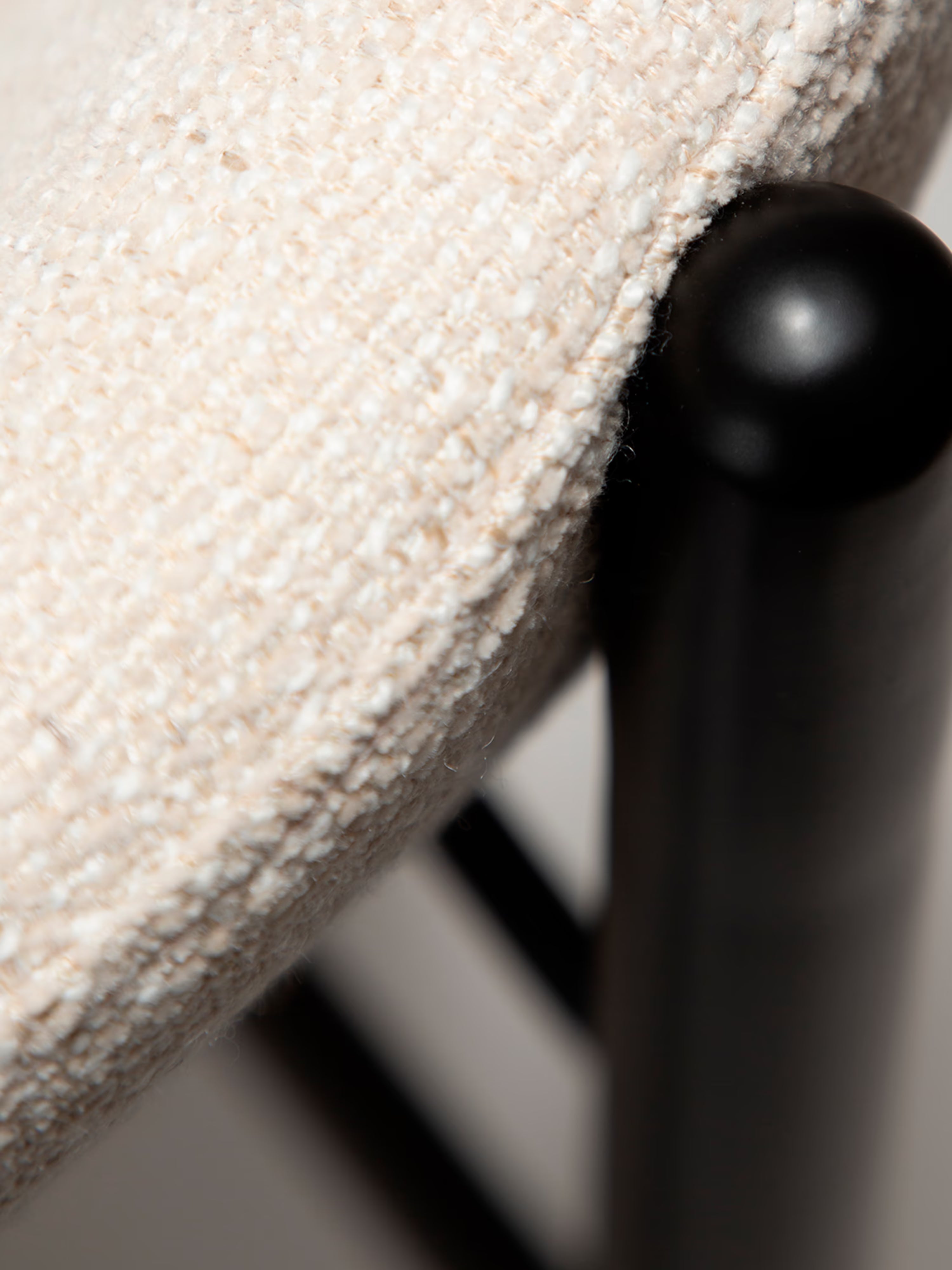 Woke chaise moderne en bouclé - pieds en métal au design scandinave