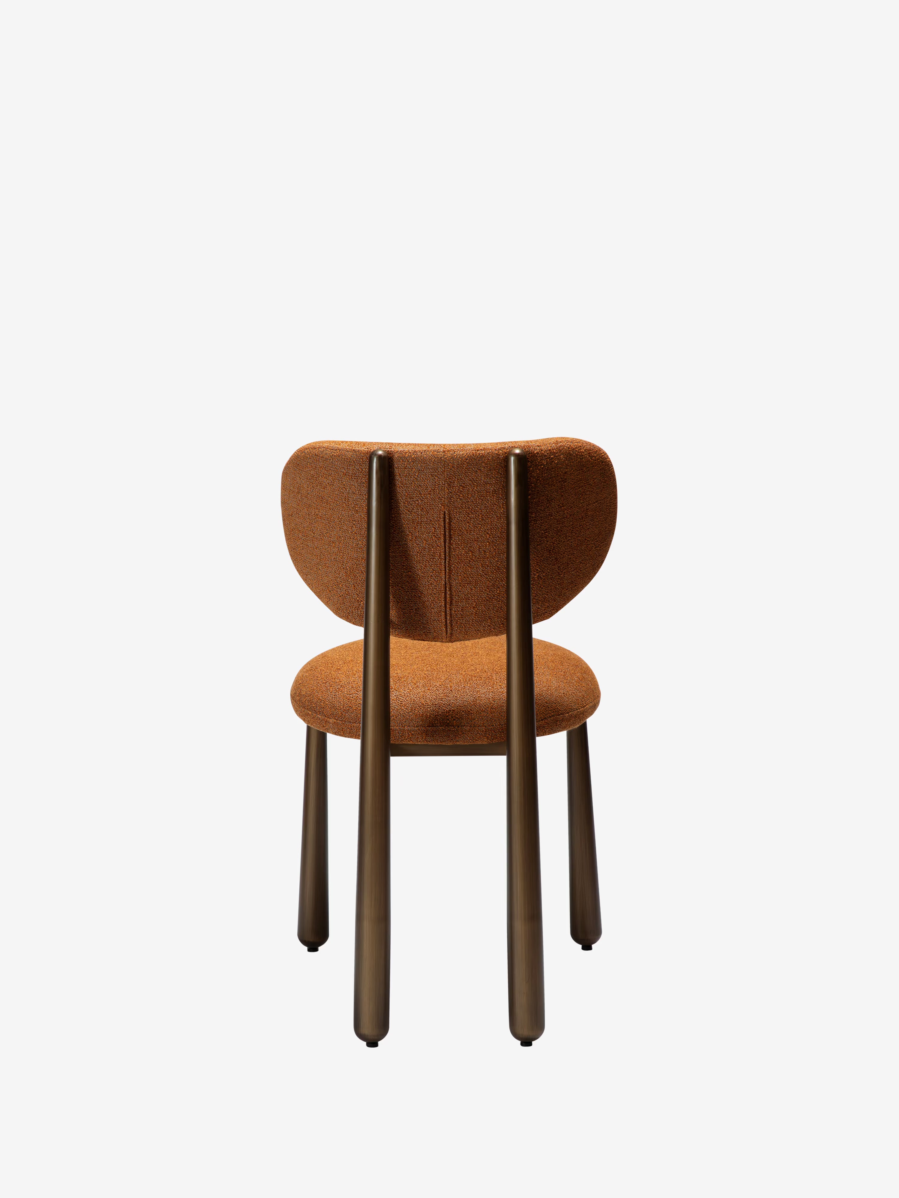 Woke chaise moderne en bouclé - pieds en métal au design scandinave