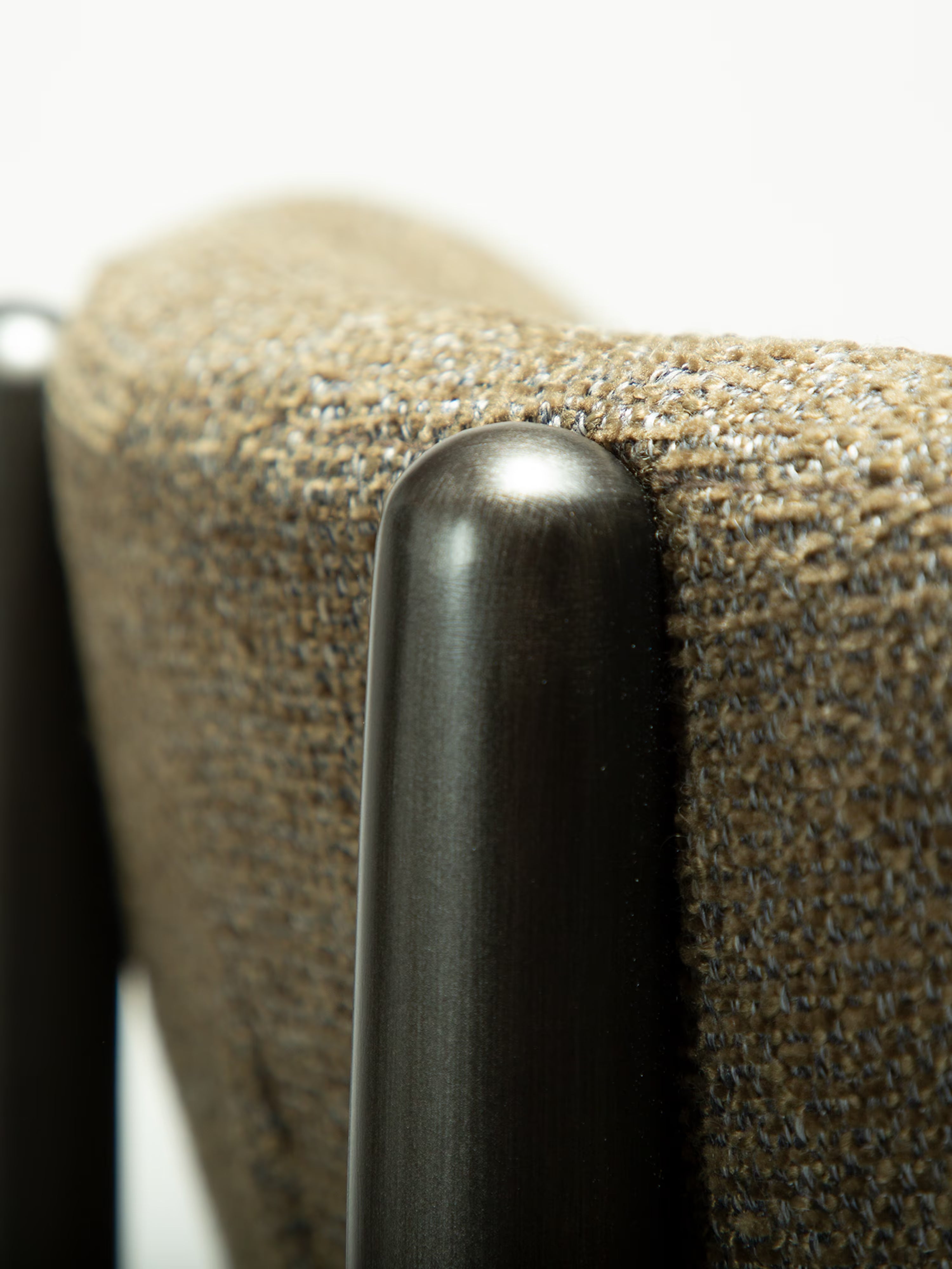 Woke chaise moderne en bouclé - pieds en métal au design scandinave