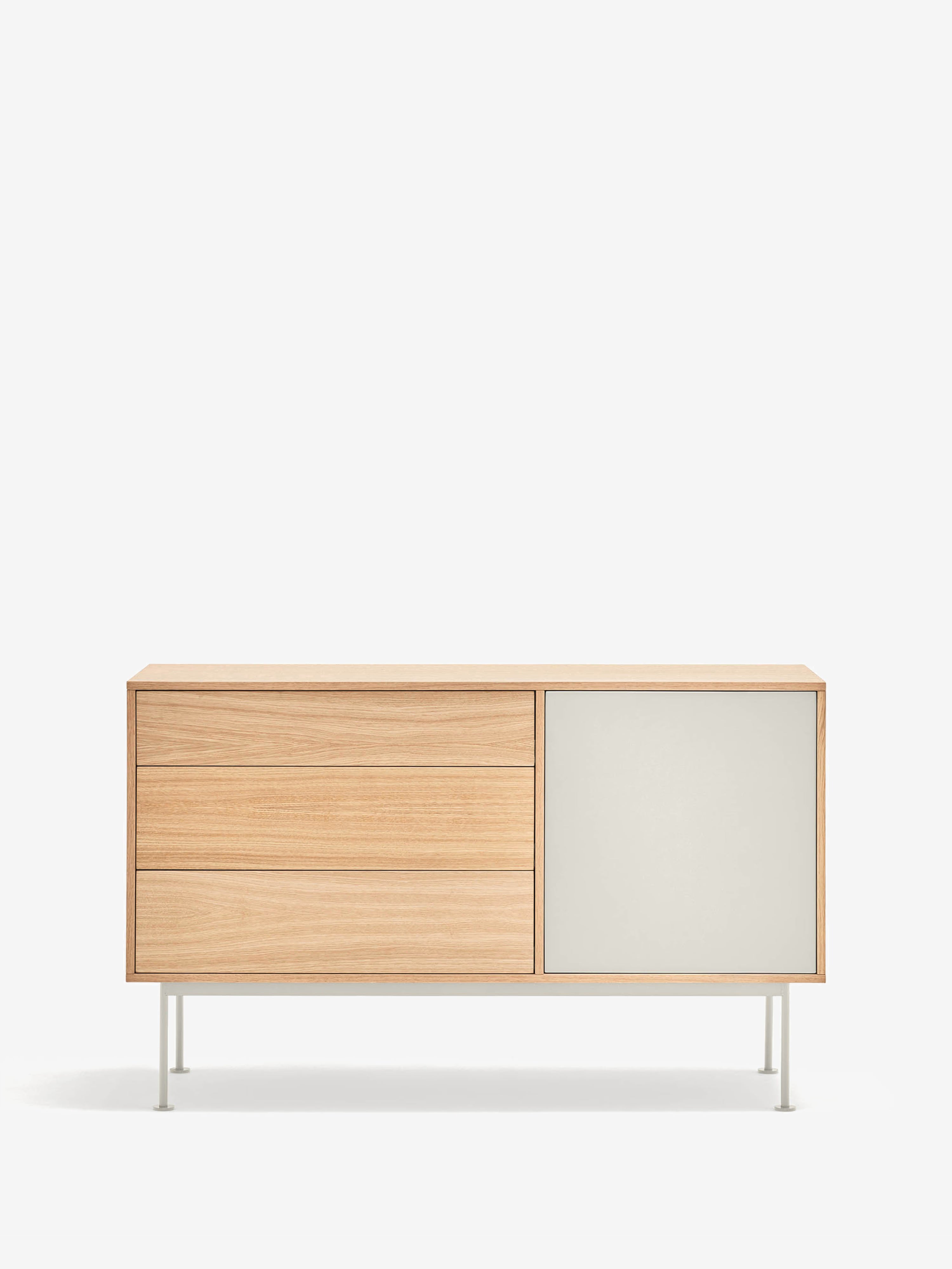 Yoko Low sideboard in oak with lacquered door and 3 drawers - metal base 128 x 81 cm