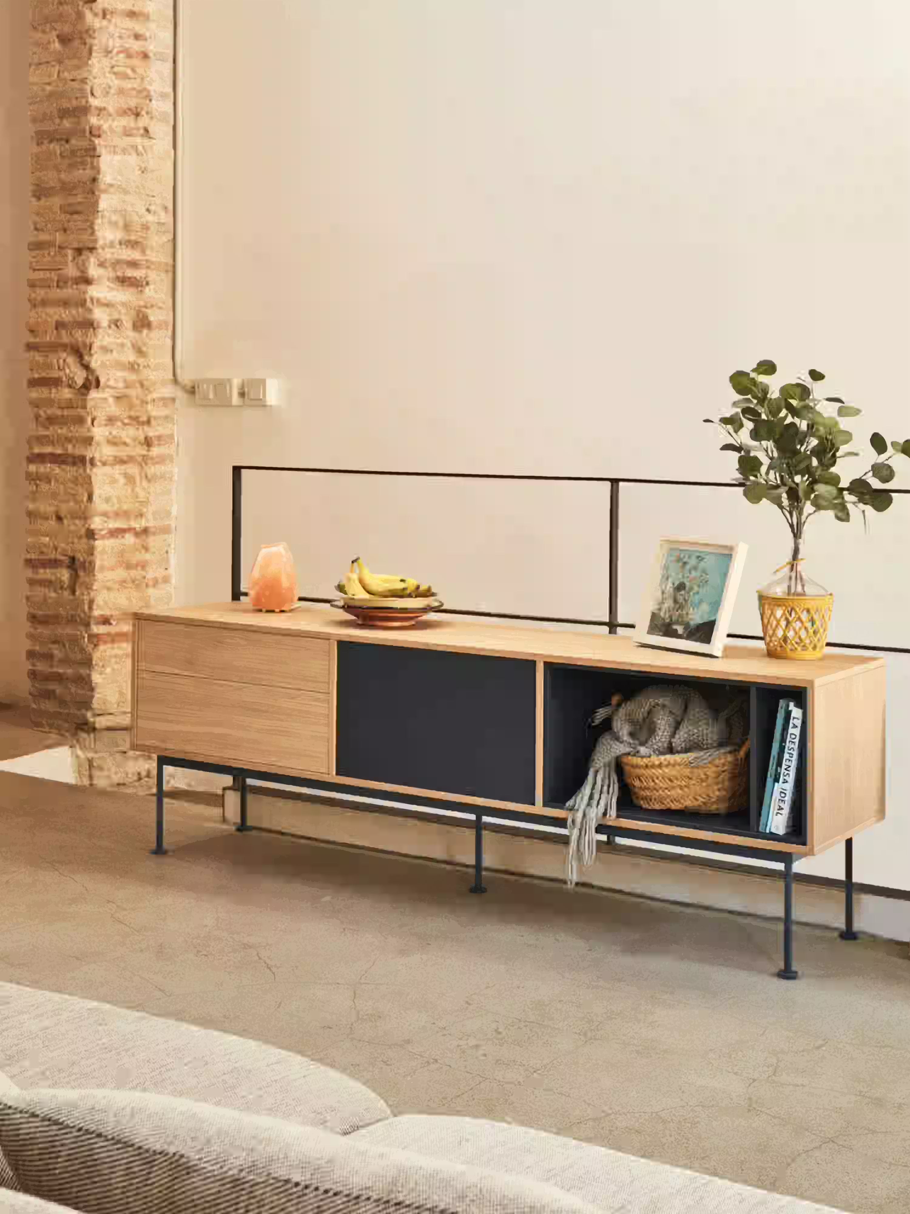 Yoko mueble TV en roble con puertas lacadas y base de metal 180 x 59 cm