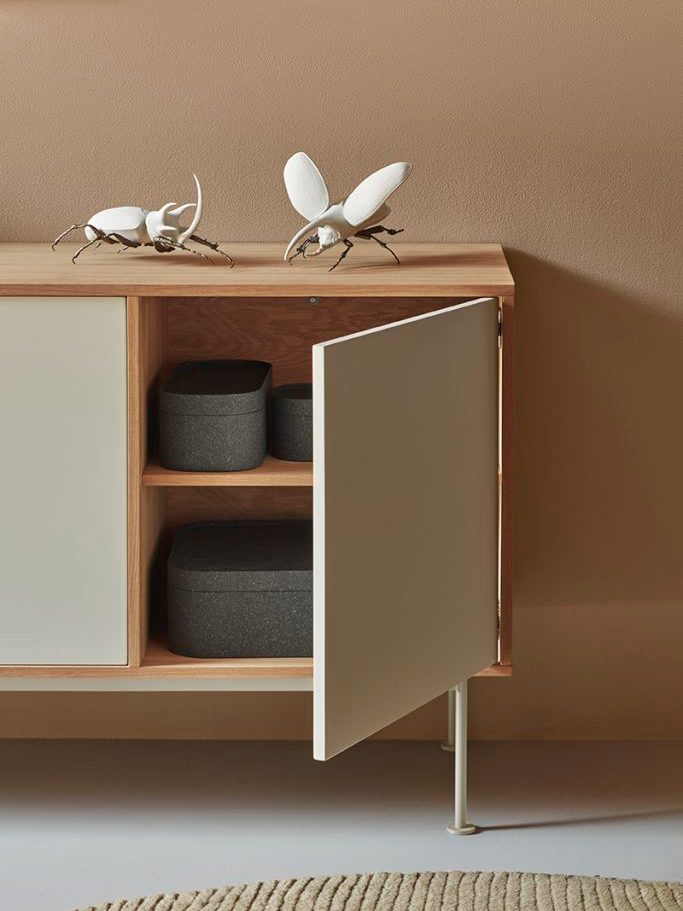 Yoko aparador en roble con 2 puertas lacadas y 3 cajones - Aparador 180 X 81 cm