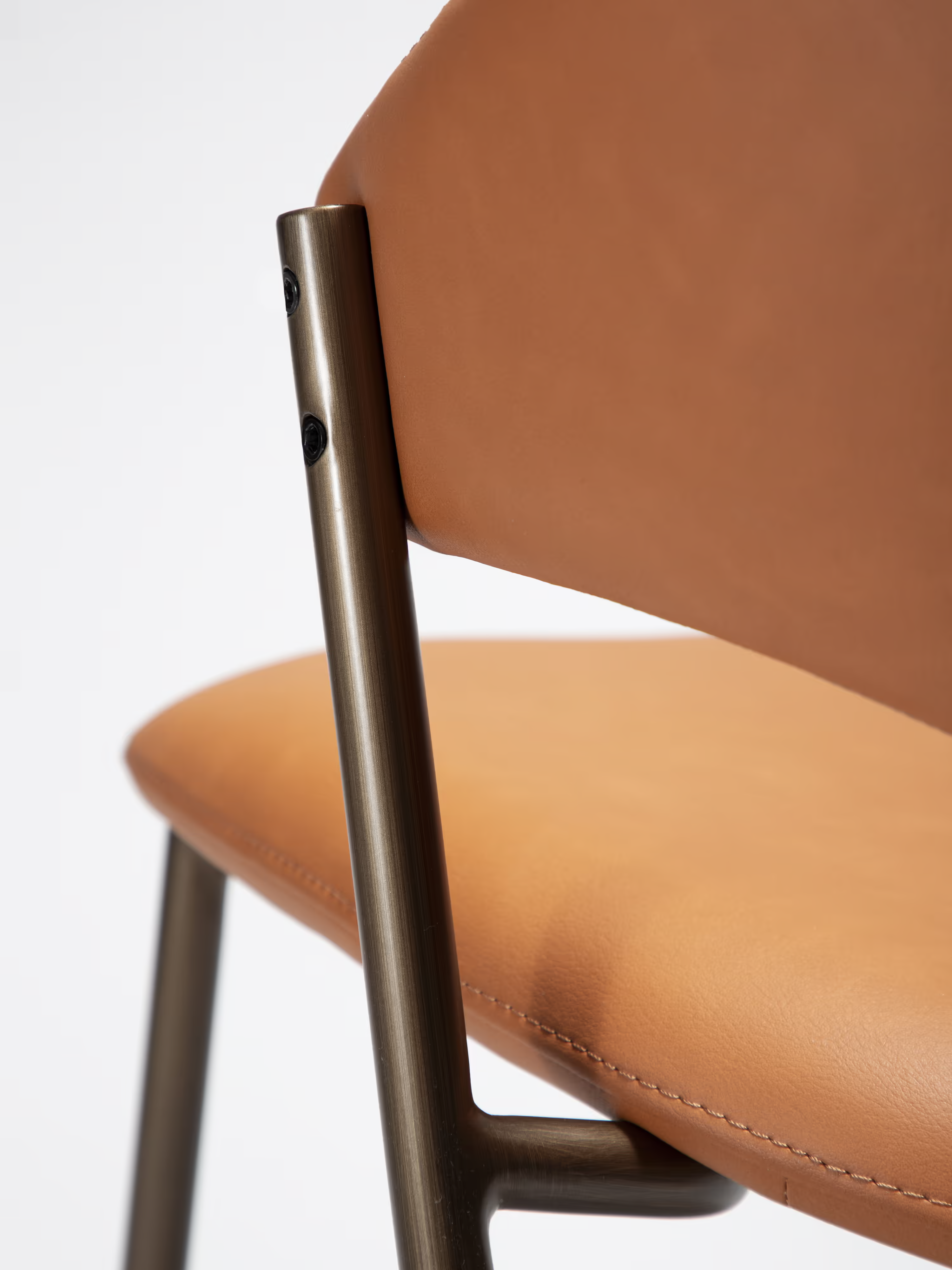 Zone sedia in pelle sintetica e struttura in metallo - Eleganza scandi e comfort contemporaneo