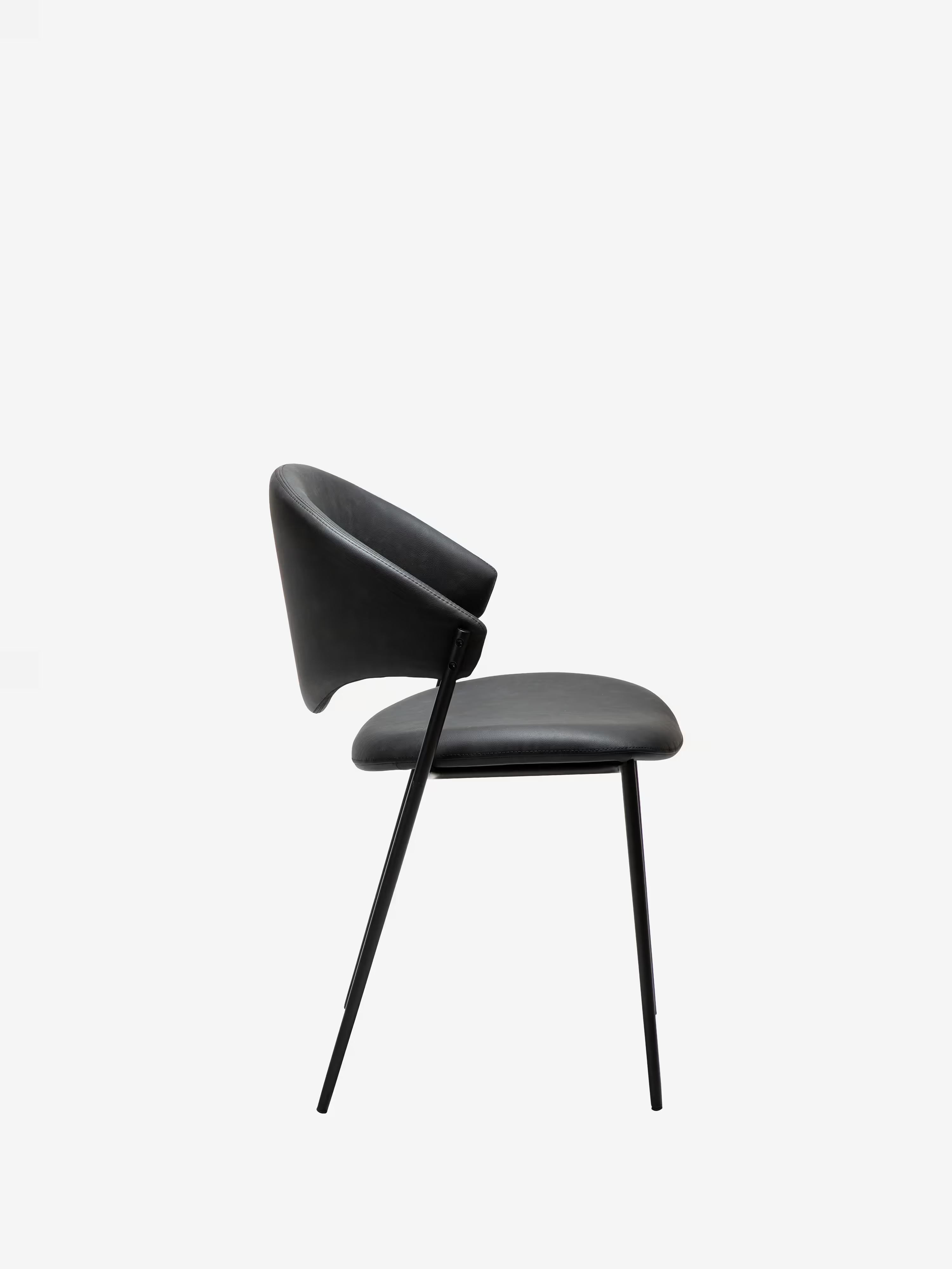 Zone sedia in pelle sintetica e struttura in metallo - Eleganza scandi e comfort contemporaneo