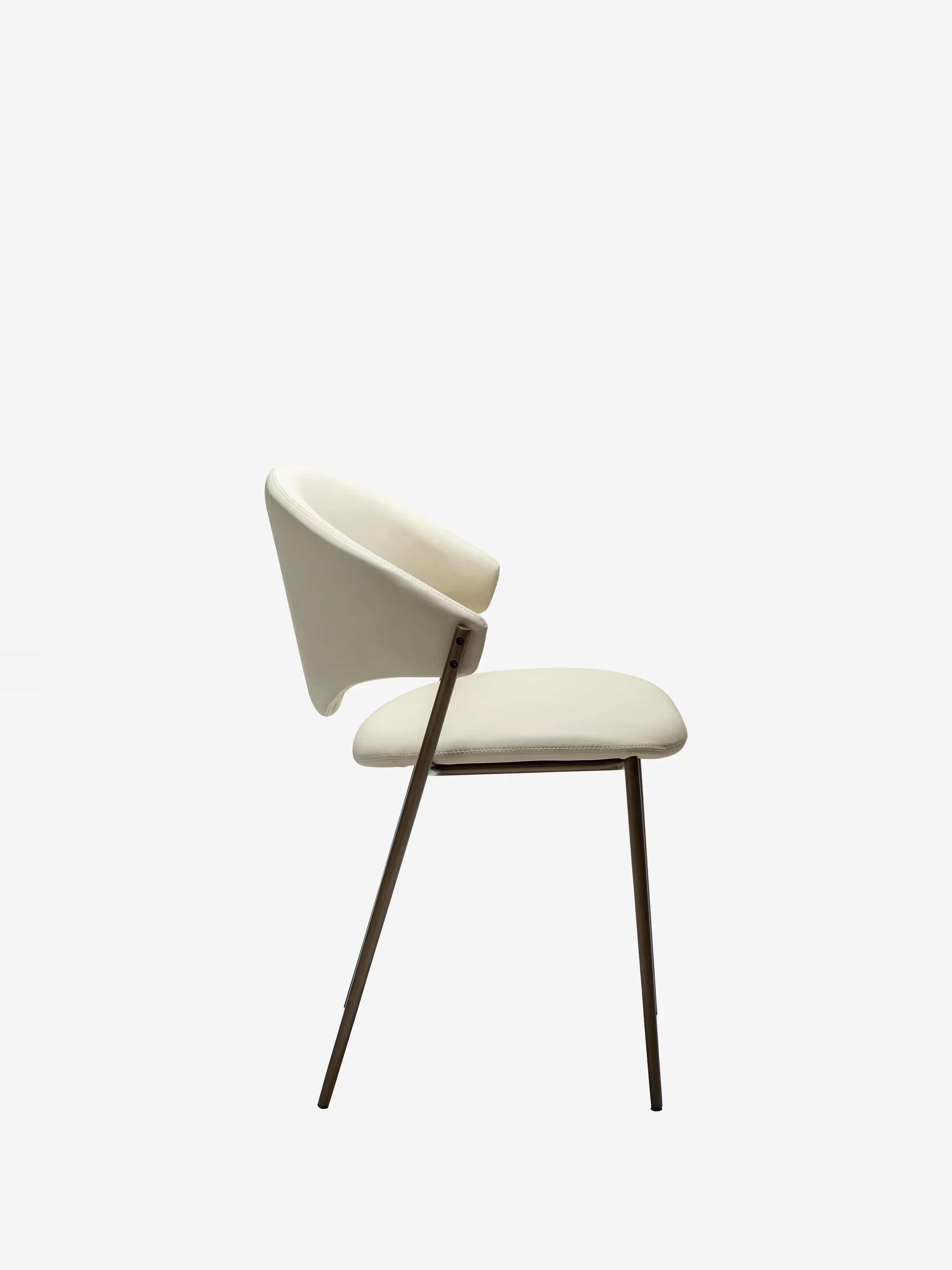 Zone sedia in pelle sintetica e struttura in metallo - Eleganza scandi e comfort contemporaneo