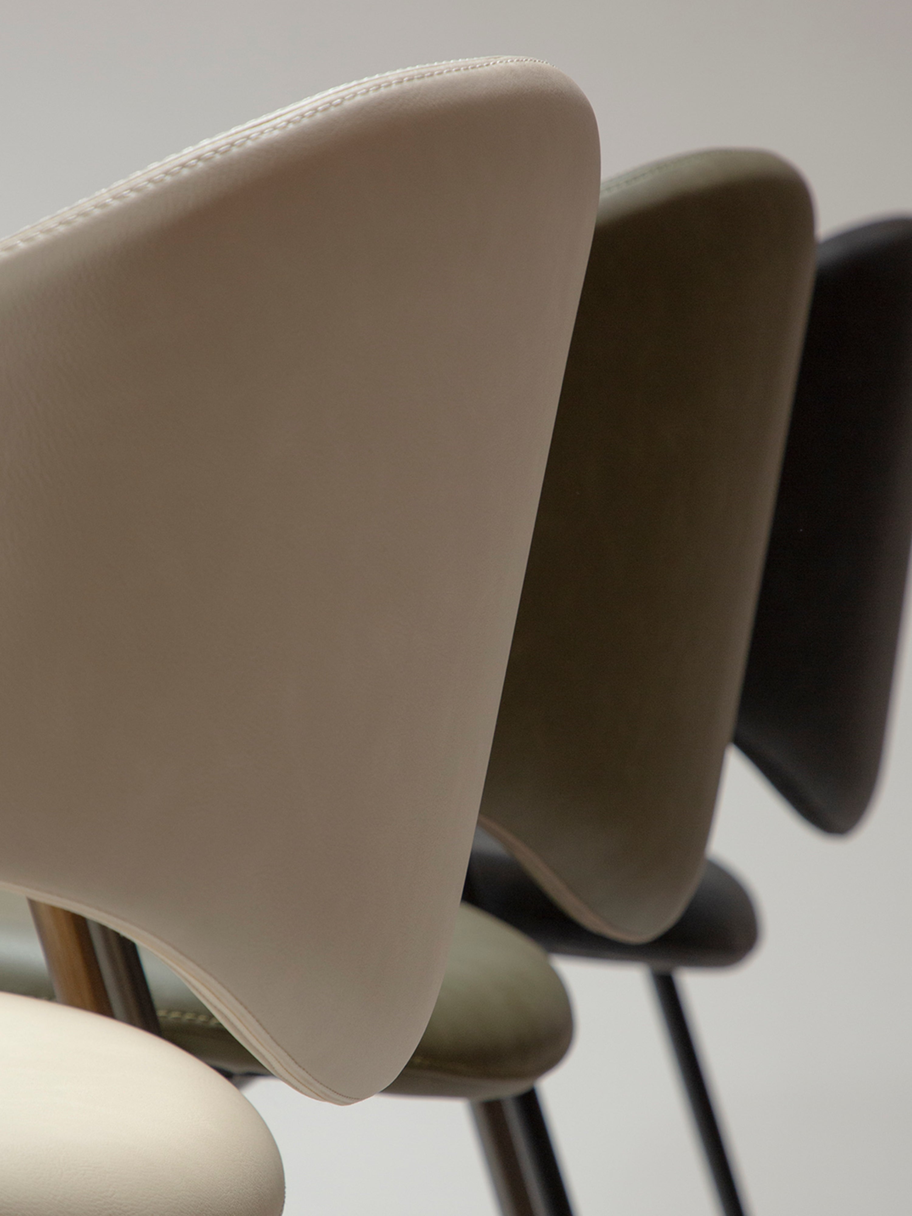 Zone sedia in pelle sintetica e struttura in metallo - Eleganza scandi e comfort contemporaneo