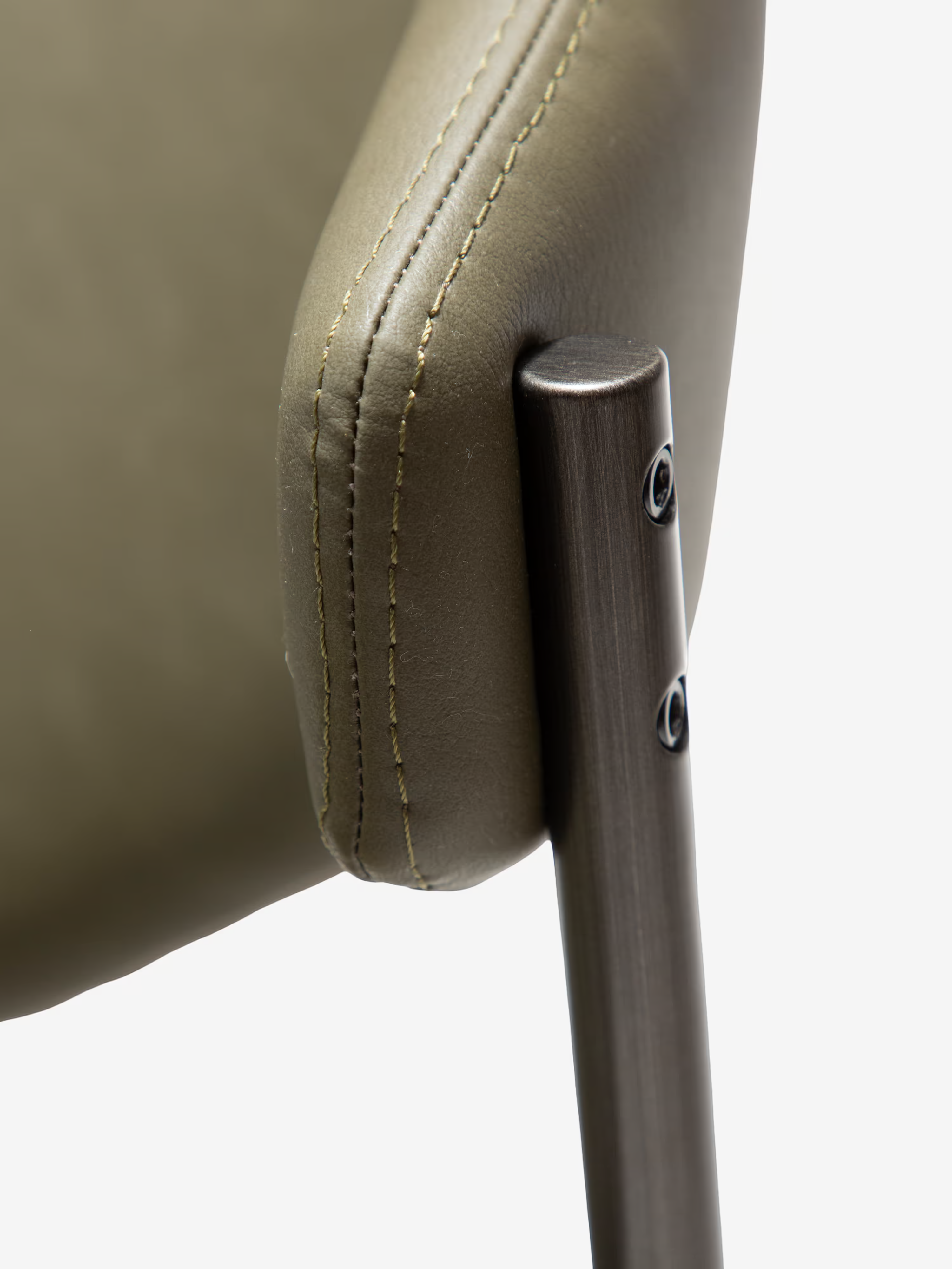 Zone sedia in pelle sintetica e struttura in metallo - Eleganza scandi e comfort contemporaneo